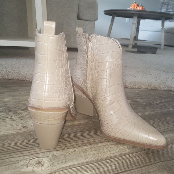 Gianni Bini Crop Leather Booties - Picture 6 of 15